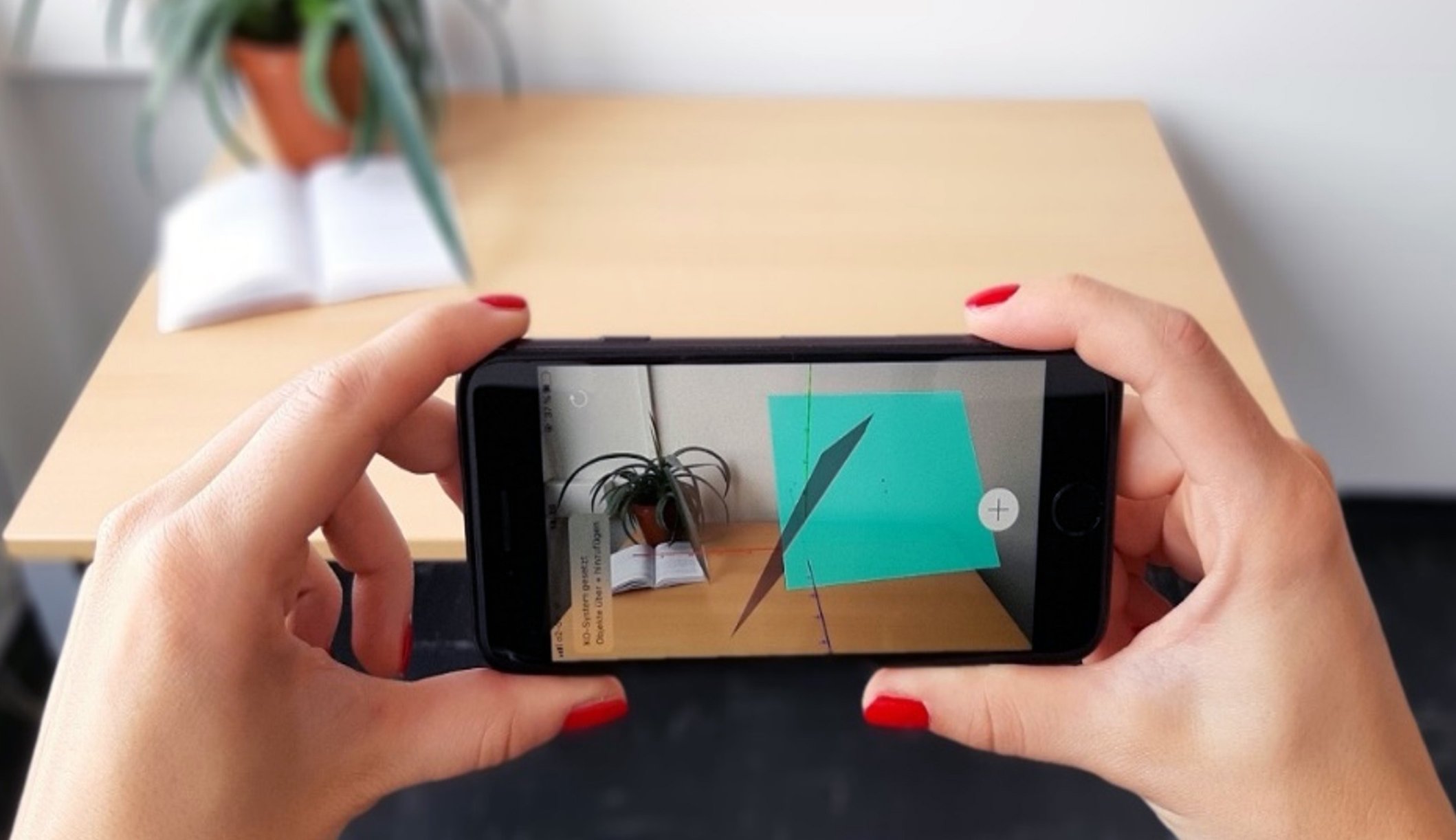 Mit der App malAR die Dreidimensionalität mathematischer Objekte in realer Umgebung erleben. Foto: PHKA/Institut für Mathematik