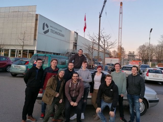 Ein Gruppenbild der Fachschaft vor dem Technorama.