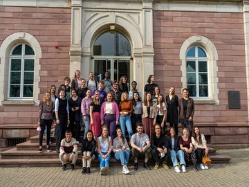 Internationale Mobilität in Präsenz nimmt wieder Fahrt auf: Die Austauschstudierenden an der PHKA im Sommersemester 2022. Foto: Roxane Fijean/PHKA