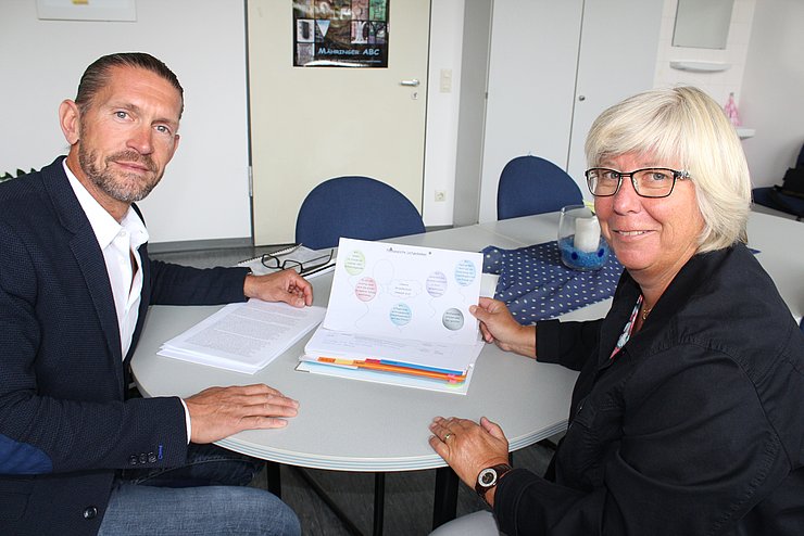 Prof. Dr. Silke Traub, Leiterin des Zentrums für Schulpraktische Ausbildung der Pädagogischen Hochschule Karlsruhe, und ihr Stellvertreter Dr. Steffen Wagner. Foto: Pädagogische Hochschule Karlsruhe