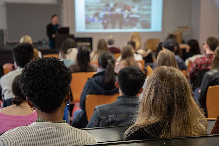 Sich informieren und kennenlernen: Willkommens-Veranstaltung für die neuen Austauschstudierenden. Foto: Lea Schmitt/Pädagogische Hochschule Karlsruhe