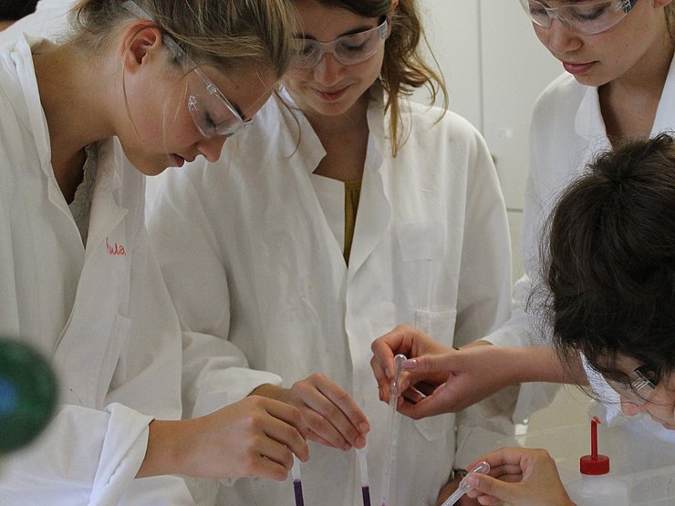 MINT-Lehrerin in Grundschule oder Sekundarstufe I werden: Die Pädagogische Hochschule Karlsruhe beteiligt sich erstmals an Girls‘ Day. Foto: Sabrina Syskowski / Pädagogische Hochschule Karlsruhe
