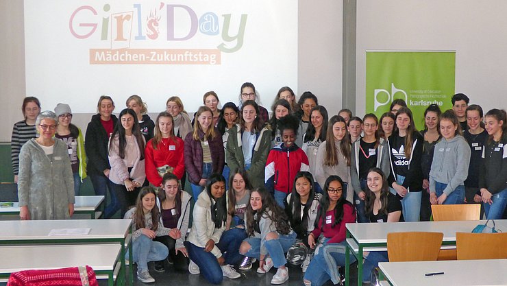 Girls‘ Day an der PHKA: Dieses Jahr sind leider keine Präsenzveranstaltungen möglich, aber es gibt spannende Online-Angebote. Archiv-Foto: PHKA