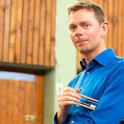 Prof. Dr. Sebastian Wartha hat den Lehrpreis 2021 der Pädagogischen Hochschule Karlsruhe erhalten. Foto: privat
