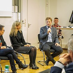 V.l.: Mechtild Gomolla, Dorothee Kohl-Dietrich und Simon Dürr. Foto: Lea Schmitt