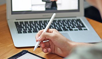 Digitales Lernen: Das neu konzipierte wissenschaftliche Weiterbildungsangebot der PHKA beginnt im November. Foto: Tilman Binz/Zentrum für wissenschaftliche Weiterbildung