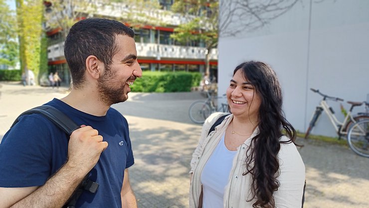 Studieren Lehramt an der Pädagogischen Hochschule Karlsruhe: Firas Skandrani (l.) und Kübra Güvercin. Foto: PHKA
