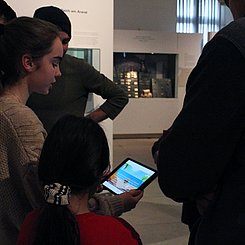 Schüler der Ernst-Reuter-Schule spielen "Economic escape" im Badischen Landesmuseum. Foto: Pädagogische Hochschule Karlsruhe