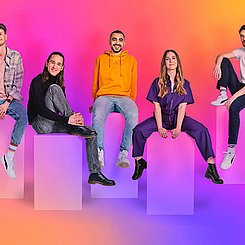 Sind Teil von #lieberlehramt: Kübra Güvercin (1.v.l.) und Firas Skandrani (Mitte). Screenshot: www.lieber-lehramt.de