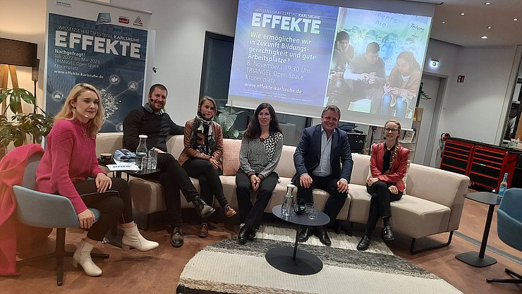 EFFEKTE Dienstag zu Bildungsgerechtigkeit - Podiumsdiskussion Beim EFFEKTE Dienstag zu Bildungsgerechtigkeit Moderatorin Anna-Sophie Lüke mit den Referent:innen Sebastian Engelmann, Nadine anskeit, Katrin Schwarz, Alexander Mädche und Claudia Wiepcke