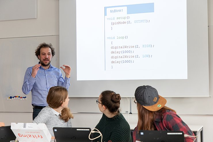 Tag des Informatikunterrichts am 2. Oktober: Informatische Bildung weiterentwickeln und nachhaltig integrieren. Foto: Tilman Binz / Pädagogische Hochschule Karlsruhe