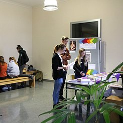 Studierende an der Station Evangelische Theologie und Deutsch 