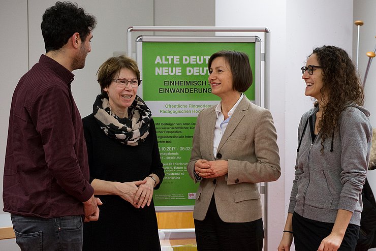 Prof. Dr. Annette Treibel-Illian (2.v.l.) mit Prof. Dr. Marina Münkler, TU Dresden, (3.v.l.) sowie Daniel Can und Yagmur Koreli (r.) von der Landeszentrale für politische Bildung Baden-Württemberg. Foto: Tilman Binz / Pädagogische Hochschule Karlsruhe