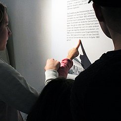 Hier steht die Lösung! Schülerinnen und Schüler der Ernst-Reuter-Schule spielen RADvolution Baden im Landesmuseum. Foto: Pädagogische Hochschule Karlsruhe