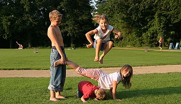 Beim Spielen im Freien haben sich Kinder und Jugendliche im Lockdown Bewegung verschafft. Foto: Martin Köhler für die Motorik-Modul-Studie