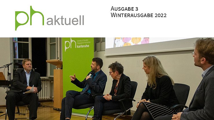 Das Cover der PH AKTUELL Frühjahrsausgabe mit PHKA Logo und einem Bild von der Urkundenvergabe zu den Deutschlandstipendien. Es zeigt die Deutschlandstipendiat:innen mit den Vertreter:innen der Sparkasse Karlsruhe, der Vector Stiftung, der BBBank und der Heinrich-Hertz-Gesellschaft.