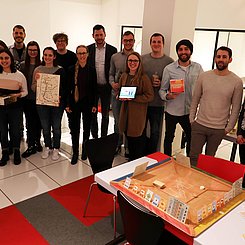 Alle Spieleentwickler und -entwicklerinnen mit der Jury. Foto: Pädagogische Hochschule Karlsruhe