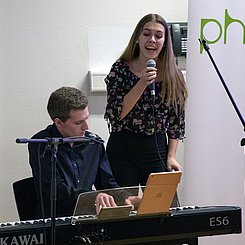 Jahresauftakt 2023: Die Combo der Pädagogischen Hochschule Karlsruhe mit Tobias Rieder und Marina Kraaß. Foto: Lea Schmitt 