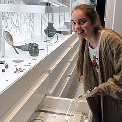 Hier ist es! Beim Brettspiel Goldrausch müssen die Spielenden Objekte in der archäologischen Abteilung des Badischen Landesmuseums finden. Foto: Pädagogische Hochschule Karlsruhe