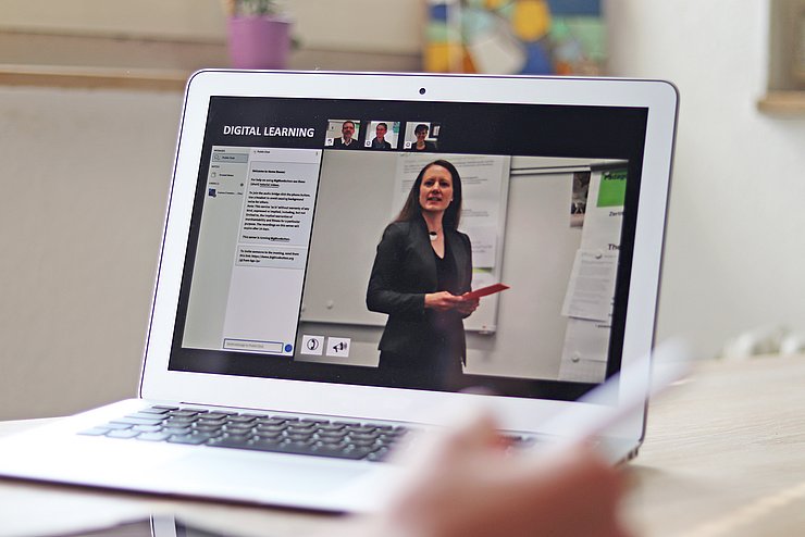 Virtueller Thementag Digitalität und Weiterbildung: Sich am 4. August kostenfrei über Angebote der Pädagogischen Hochschule Karlsruhe informieren. Foto: Tilman Binz/ZWW