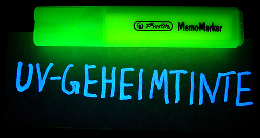 Von Prof. Dr. Ducci entwickelte Geheimtinte, die unter UV-Licht sichtbar wird. Foto: Pädagogische Hochschule Karlsruhe